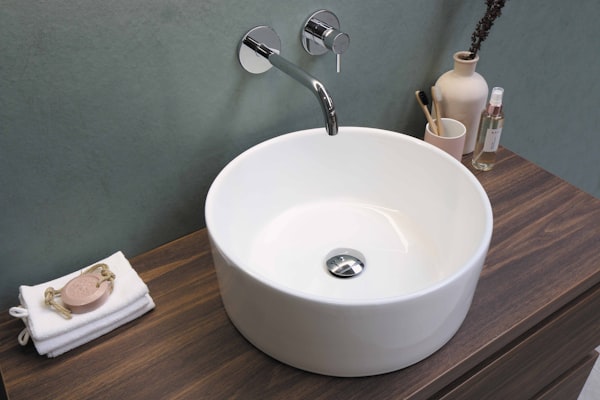 Modern bathroom plumbing fixture